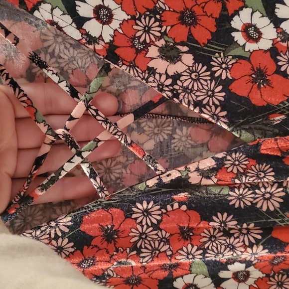 ☀️Maurice's Tank Top - red floral size large - Picture 3 of 4